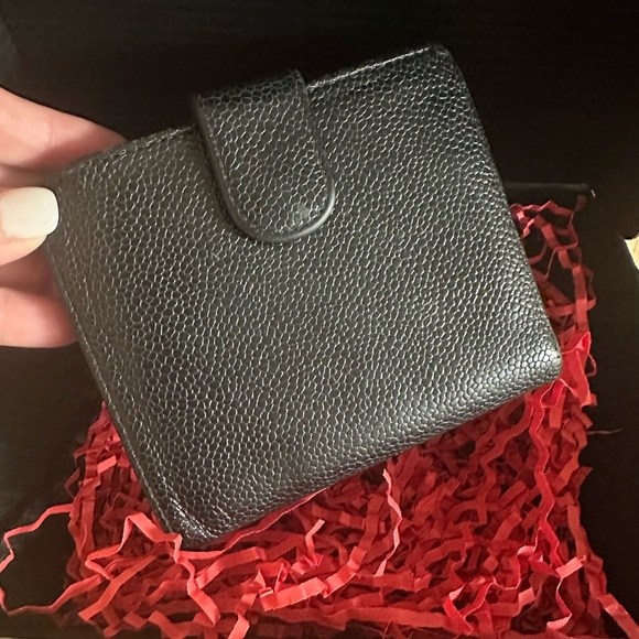 Chanel Caviar Vintage Timeless Bifold Wallet - Picture 4 of 9